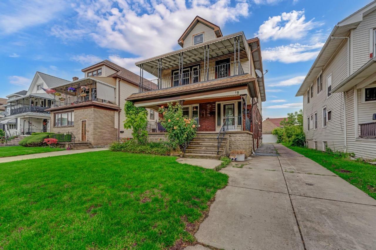 Renovated Main Floor Large 3 Bed House Villa Buffalo Exterior photo