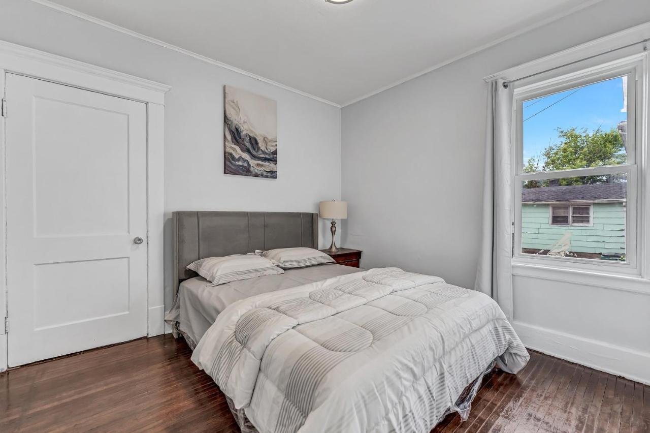 Renovated Main Floor Large 3 Bed House Villa Buffalo Exterior photo