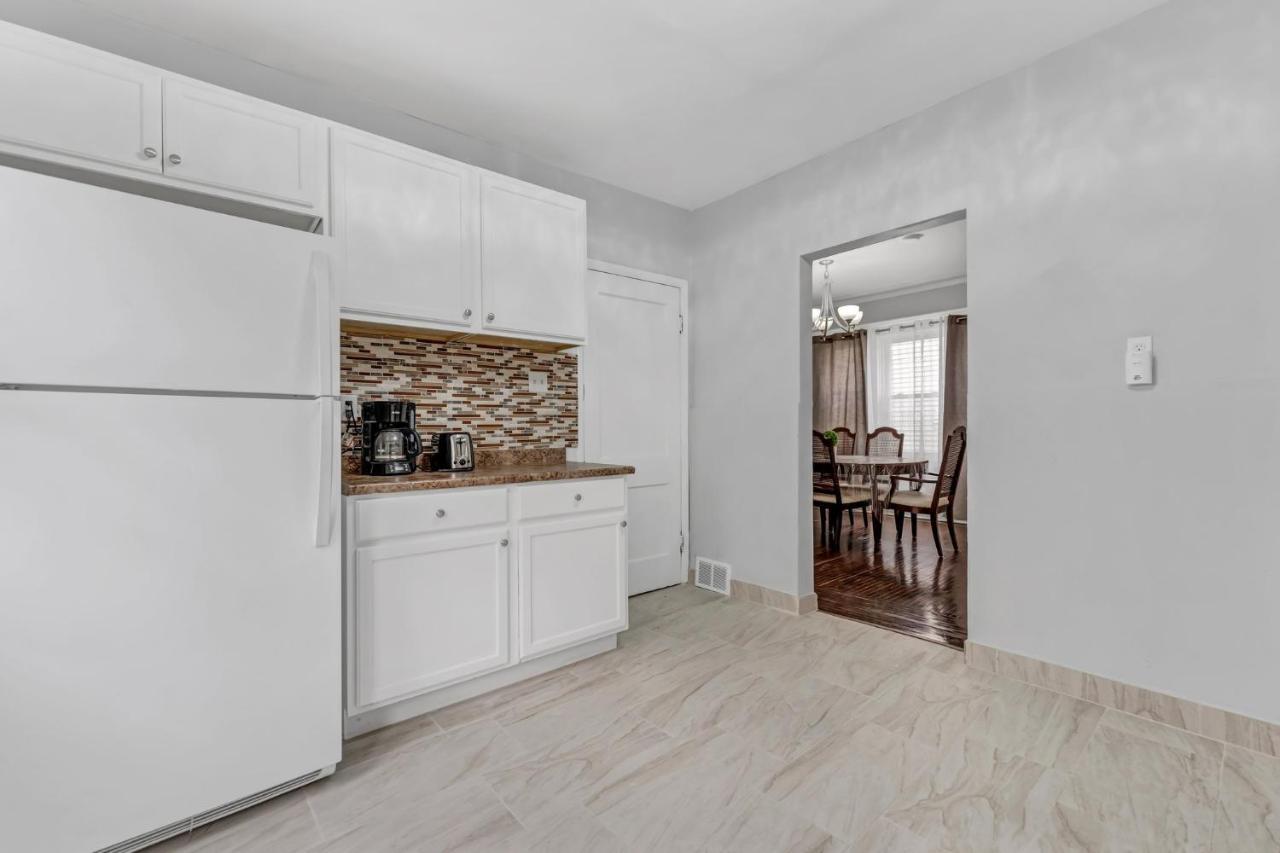 Renovated Main Floor Large 3 Bed House Villa Buffalo Exterior photo
