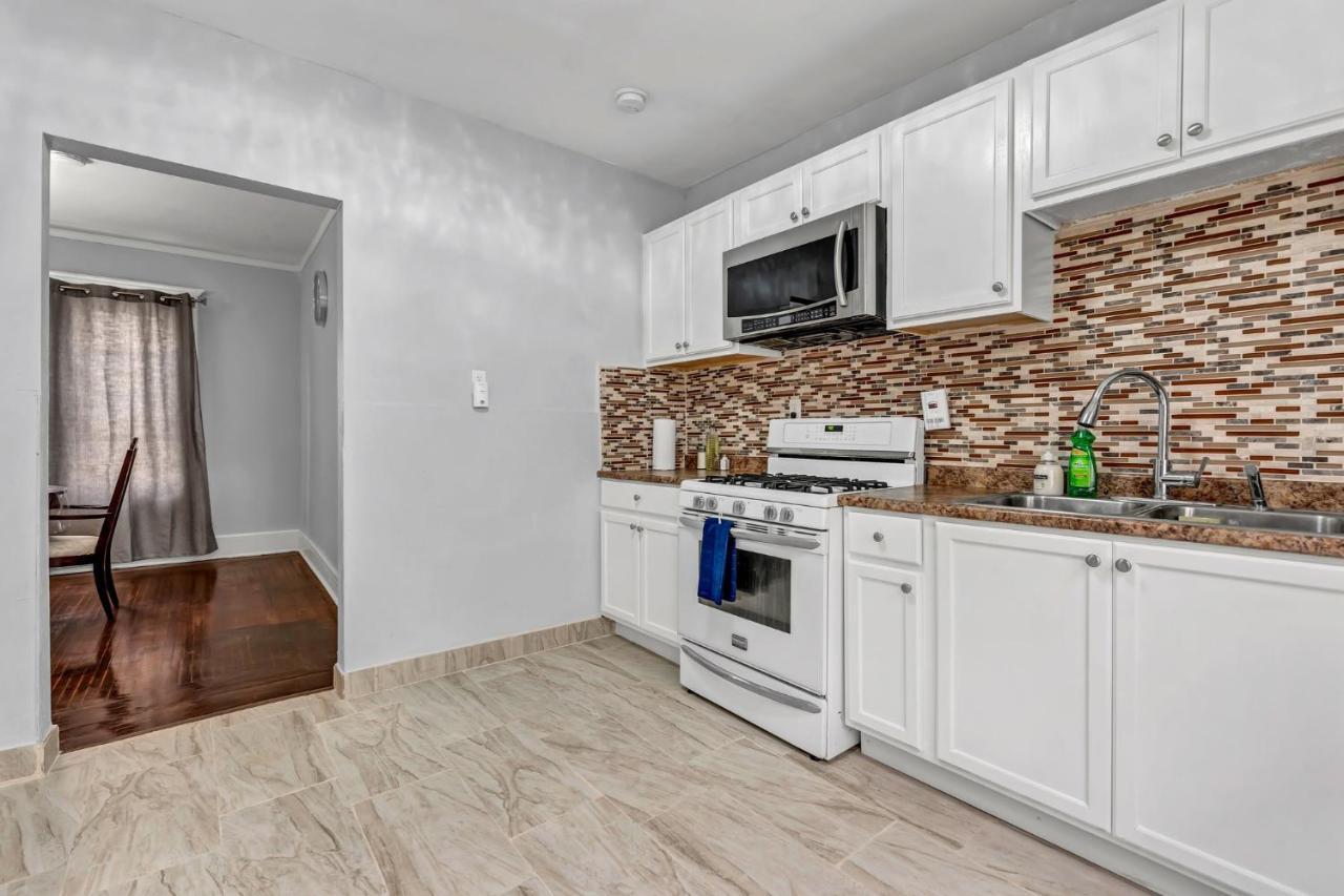Renovated Main Floor Large 3 Bed House Villa Buffalo Exterior photo