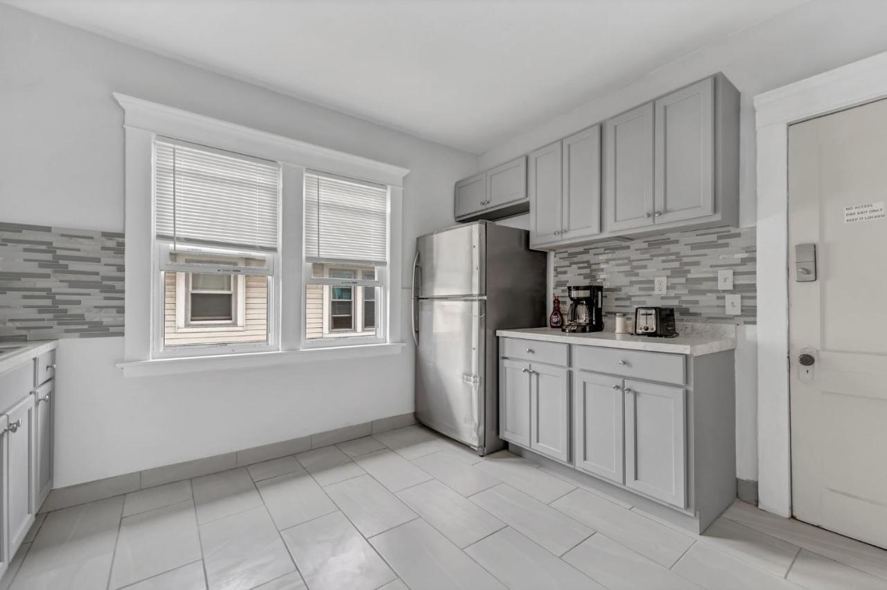 Renovated Main Floor Large 3 Bed House Villa Buffalo Exterior photo